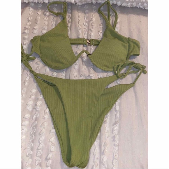 💚👙 Bikini 👙💚 - Picture 1 of 1